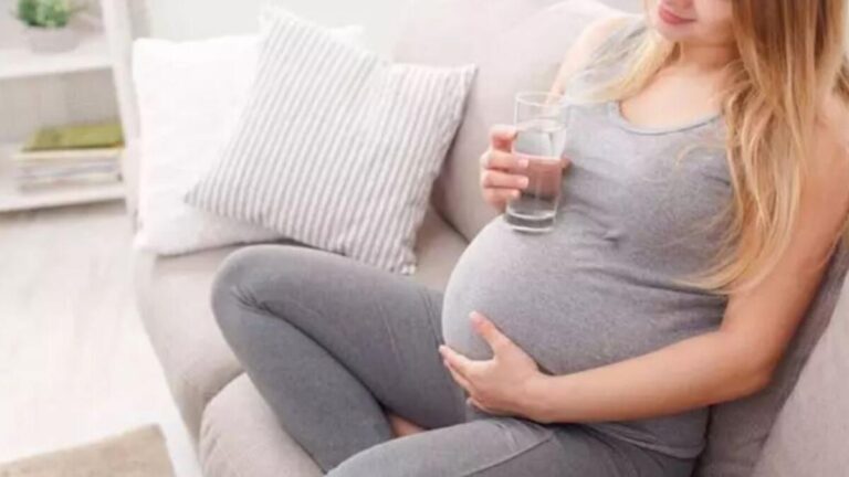 Hamilelikte bol su tüketimi büyük önem taşıyor