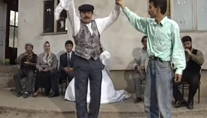 Ferdi Tayfur’un 90’lara damga vuran Fadime’nin Düğünü klibindeki güzel bakın kimmiş! Duyunca çok şaşıracaksınız