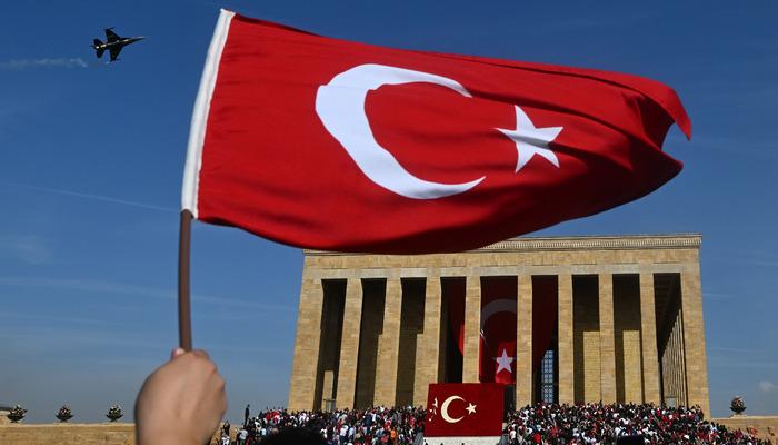 SOLOTÜRK’ten Anıtkabir üzerinde Cumhuriyet’in 100. yıl dönümüne özel uçuş gösterisi