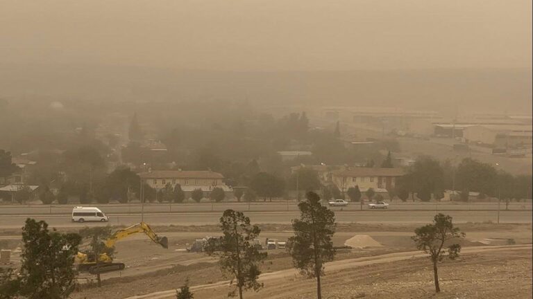 Suriye üzerinden gelen toz bulutu Ceylanpınar semalarını kapladı