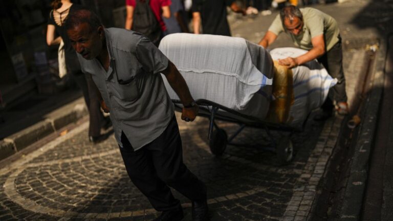 Asgari ücret 20 yılda ortalama maaşa dönüştü, eğitimli eğitimsiz farkı azaldı