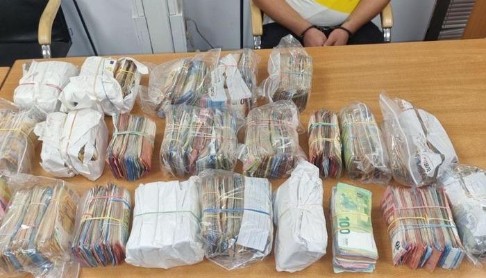 Deste deste euro ve sterlin… Sınır kapısında ele geçirilen para miktarı dudak uçuklattı