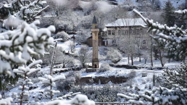 Amasya’nın yüksek kesimlerine kar yağdı
