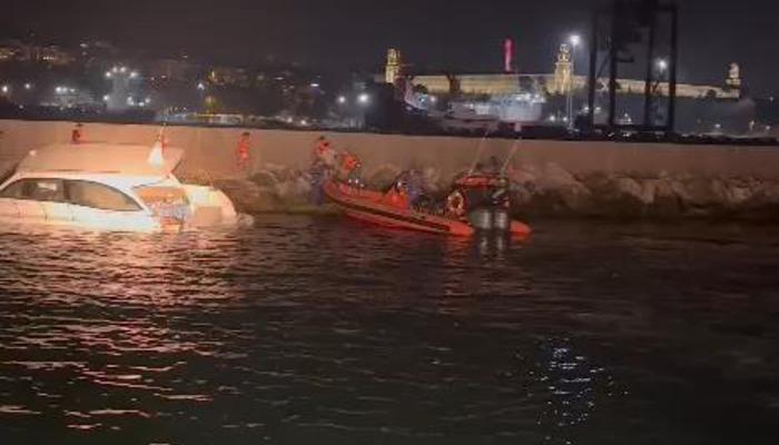 Kadıköy Haydarpaşa’da korku dolu anlar! Batmak üzere olan teknedeki 10 kişi kurtarıldı
