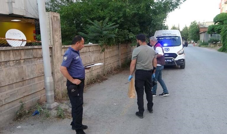 Aydınlatma direğine asılı halde bulunan genç hastaneye kaldırıldı – Son Dakika Türkiye Haberleri