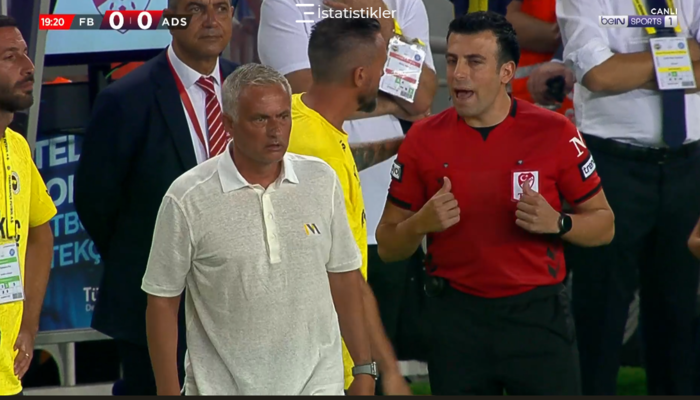 Mourinho ilk Süper Lig maçında çılgına döndü, sarı kart gördü! Nedeni sonradan ortaya çıktıFenerbahçe
