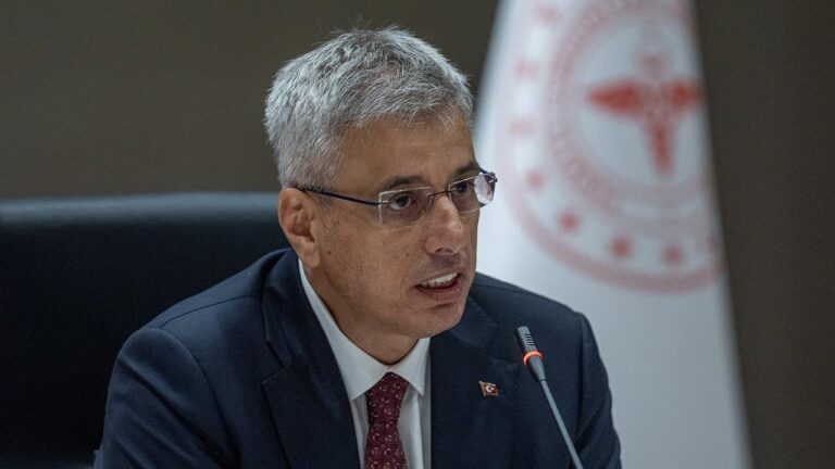 ‘Maymun çiçeği virüsüyle ilgili alarm durumu yok, milletimiz rahat olsun’