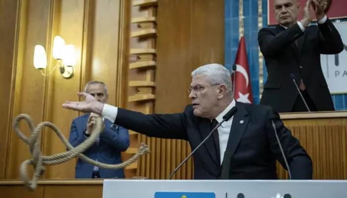 Anıtkabir'de olağanüstü toplantı! Dervişoğlu ip attığı Bahçeli ile el sıkıştı