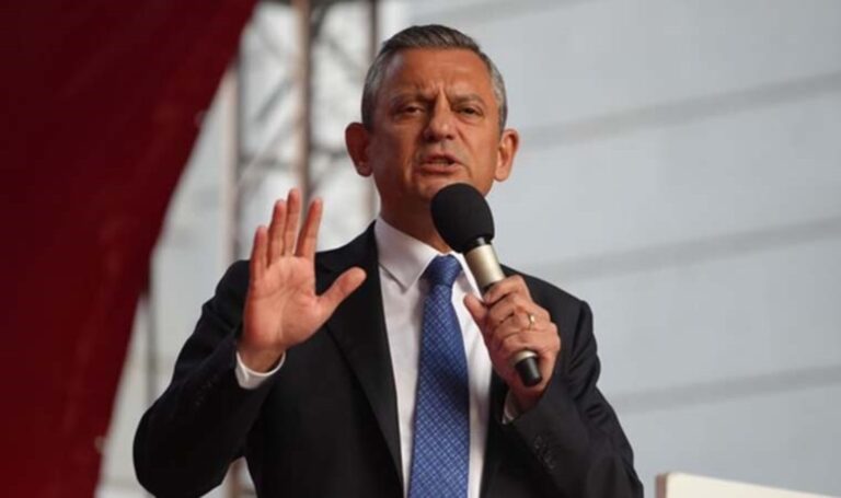 Son Dakika… Esenyurt'ta “kayyum” gösterisi: Özgür Özel konuştu – Son Dakika Siyaset Haberleri