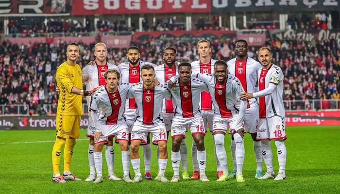 Süper Lig'de Samsunspor göz ardı edilmiyor! Karadeniz ekibi, son 7 karşılaşmadaki altıncı galibiyetiyle lig lideri Galatasaray ile puan farkını 3'e indirdi!