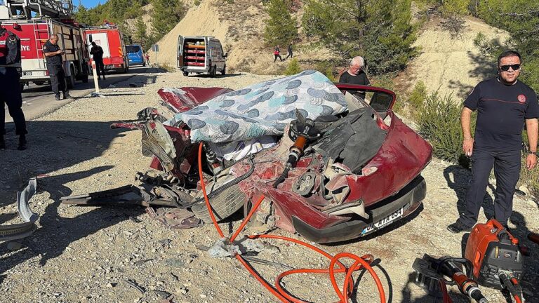 Burdur'da feci kaza: 2 ölü, 6 yaralı