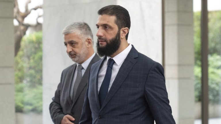 Şara, Suriyelilere ilk çağrıda “bölgesel bütünlüğü” vurguladı.