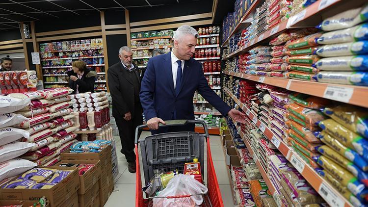 Bakan Bolat’tan boykot çağrılarına karşın alışveriş yapan vatandaşlara teşekkür