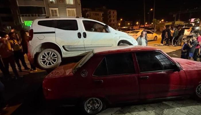 Hatay’da ilginç kaza! Satmak üzere olduğu park halindeki aracına hafif ticari araç çıktı, neye uğradığını şaşırdı
