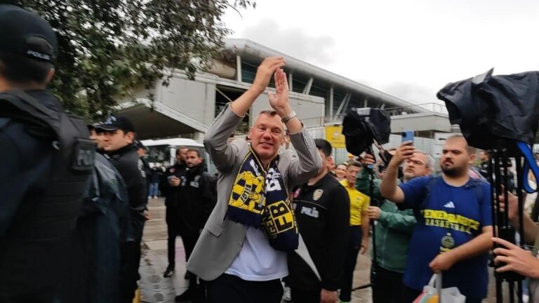 Avrupa şampiyonu Fenerbahçe Beko, yurda döndü! Taraftarlar, takımı coşkuyla karşıladı… – Basketbol Haberleri