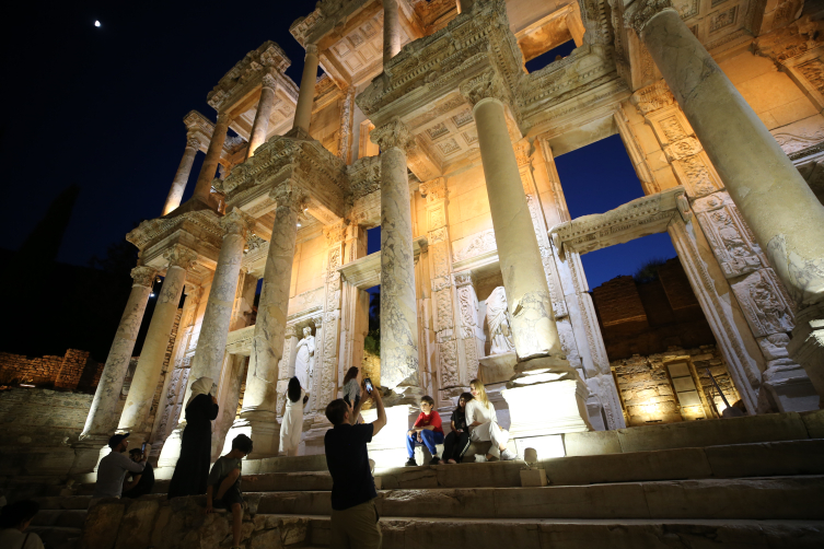 Antik Efes Şehrinde Yeni Dönem: Gece Müzürmanizm başladı