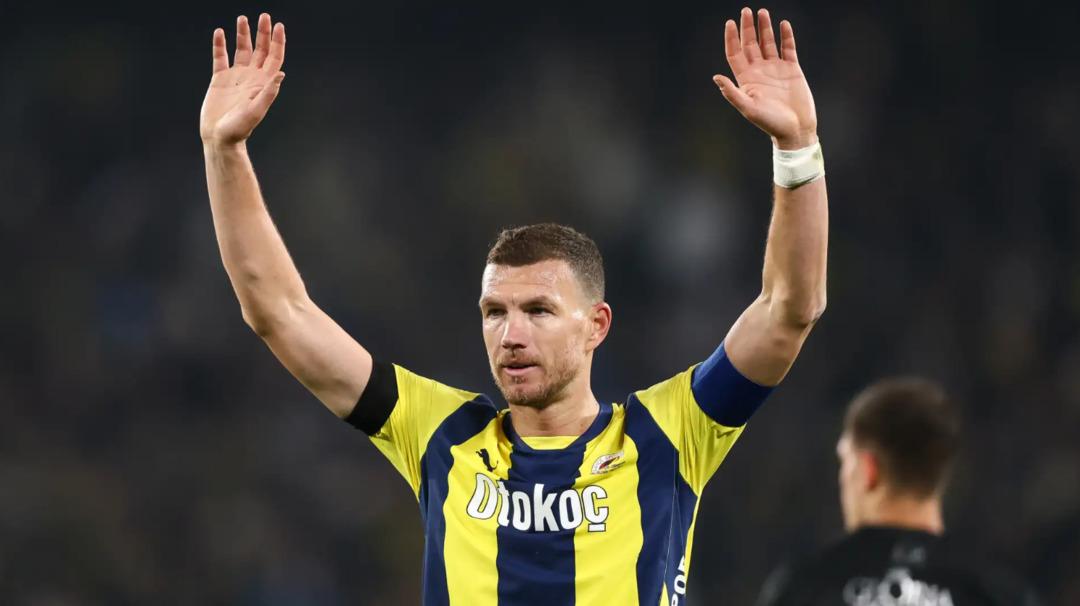 Fenerbahçe'den ayrılan Edin Dzeko, Fiorentina'yı imzaladı! İşte sözleşmenin zamanı 2