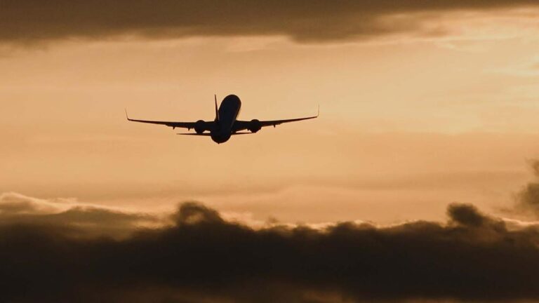 Rusya’da İHA saldırıları nedeniyle 100’den fazla uçuş iptal edildi