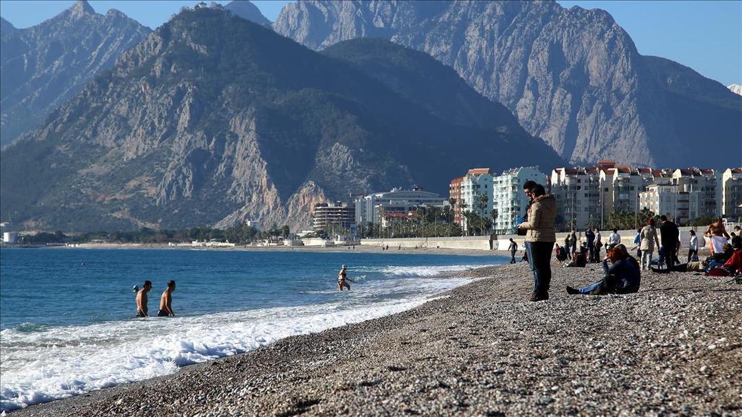 Kendinizi yenilemek isterken sağlığınız olmayın! Yüzme havuzlarının ve deniz mikroplarının dağılması: Yaz aylarında kulak enfeksiyonlarına dikkat! 2