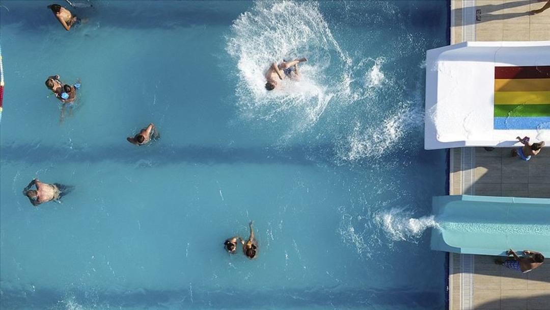 Kendinizi yenilemek isterken sağlığınız olmayın! Yüzme havuzlarının ve deniz mikroplarının dağılması: Yaz aylarında kulak enfeksiyonlarına dikkat! 3