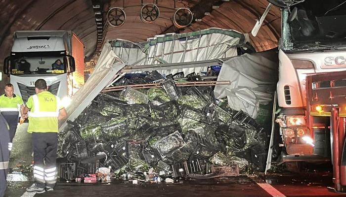 Kuzey Marmara Otoyolu’nda sebze yüklü tır devrildi: Kilometrelerce araç kuyruğu oluştu