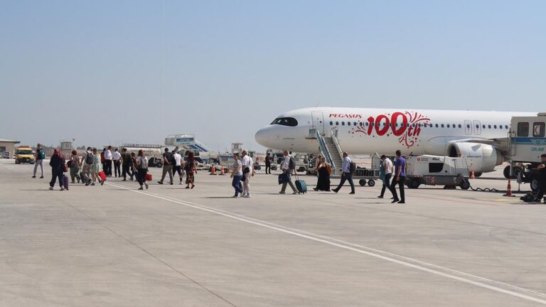 Deprem sonrası yenilenen Hatay Havalimanı’nda ilk sefer