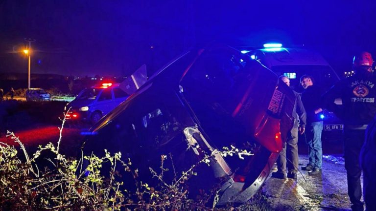 Sakarya’da iki hafif ticari araç çarpıştı: 1 ölü