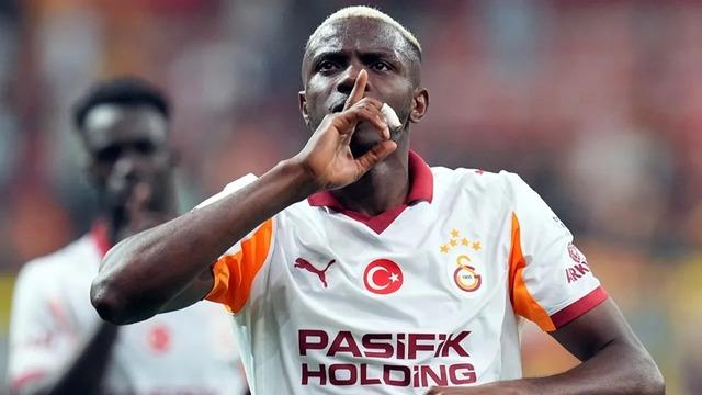Galatasaray’da Victor Osimhen’den ayrılık iddialarına yanıt geldi!